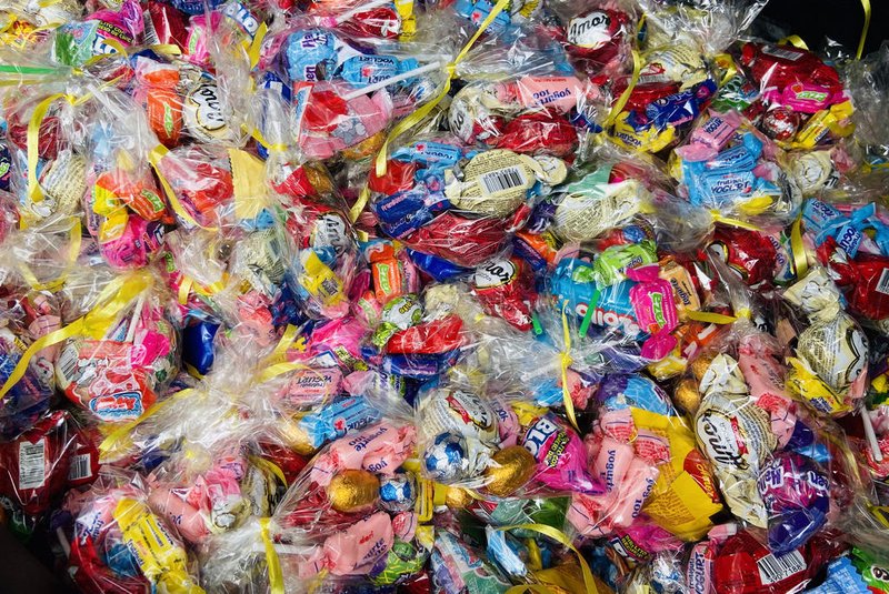 Motoristas de aplicativo arrecadam uma tonelada de doces para crianças carentes na Páscoa, em Caxias<!-- NICAID(15397722) -->