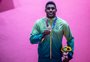 Abner Teixeira sobe no pódio e recebe a sua medalha de bronze do boxe peso pesados até 91kg