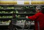 Efeito das cheias: preço de verduras dispara e oferta cai em mercados de Porto Alegre
