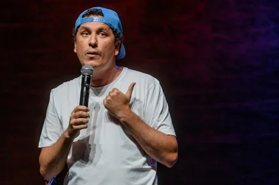Conhecido por ser a cara do quadro "CAT BBB", uma brincadeira com a central de atendimento ao telespectador do Big Brother Brasil, o humorista Rafael Portugal virá a Caxias do Sul no dia 28 de março para apresentar o stand-up comedy Tô Só Desabafando.<!-- NICAID(16003732) -->
