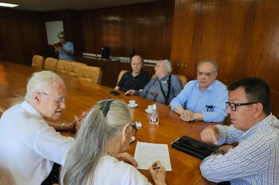 Reunião na prefeitura de Porto Alegre sobre instalação de uma estátua em homenagem ao ex-presidente João Goulart. - Foto: Itamar Aguiar/Divulgação<!-- NICAID(15722095) -->