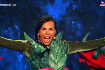 A segunda temporada de The Masked Singer Brasil estreou neste domingo (23). A primeira desmascarada desta edição foi Gretchen, revelando a identidade por trás de Rosa.<!-- NICAID(14996833) -->