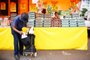 Porto Alegre, RS, Brasil - Consumidores que compram em feiras de rua sentem efeitos da inflação nos alimentos. Foto: Jonathan Heckler / Agência RBS<!-- NICAID(15287359) -->