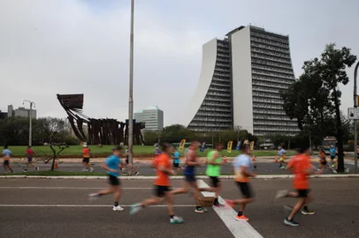 PORTO ALEGRE, RS, Brasil: Meia Maratona de Porto Alegre. Fotos: Duda Fortes/Agencia RBS<!-- NICAID(15878245) -->