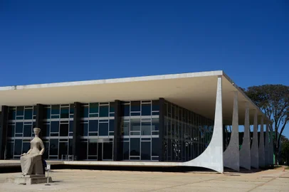 Fachada do edifÃ­cio sede do Supremo Tribunal Federal - STFFachada do edifício sede do Supremo Tribunal Federal - STF Foto: Marcello Casal JrAgência BrasilLocal: BrasÃ­liaIndexador: Marcello Casal JrAgÃªncia BrasilFotógrafo: Reporter Fotografico<!-- NICAID(15721584) -->