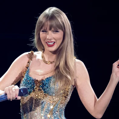 Taylor Swift, The Weeknd invited to join Oscars panel(FILES) US singer-songwriter Taylor Swift performs onstage on the first night of her "Eras Tour" at AT&T Stadium in Arlington, Texas, on March 31, 2023. Music megastars Taylor Swift and The Weeknd are among showbiz people invited to join the organization that votes on who gets Oscars, the body said on June 28.Other invitees include Daniel Kwan and Daniel Scheinert, who directed "Everything Everywhere All at Once," which won seven Oscars this year including the prize for best picture.The Academy of Motion Picture Arts and Sciences said its new crop of members of Tinseltown's most elite club numbers 398 people. (Photo by SUZANNE CORDEIRO / AFP)Editoria: ACELocal: ArlingtonIndexador: SUZANNE CORDEIROSecao: musicFonte: AFPFotógrafo: STR<!-- NICAID(15469180) -->