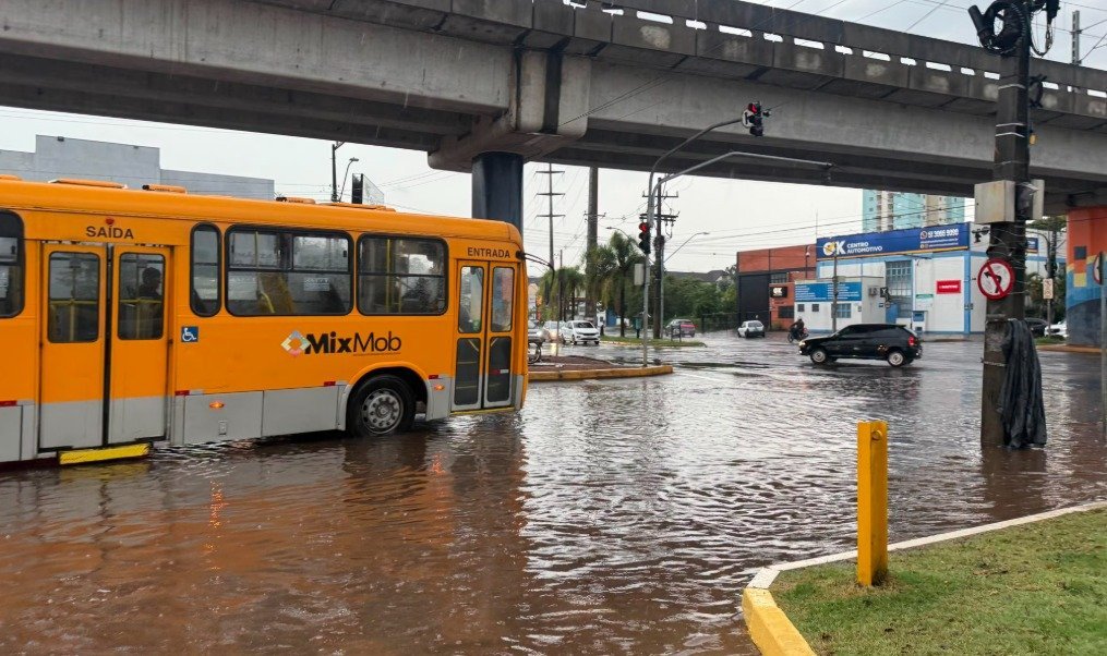 Homem morre ap&oacute;s sofrer descarga el&eacute;trica durante forte chuva em Novo Hamburgo