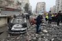 People search for survivors through the rubble in Diyarbakir, on February 6, 2023, after a 7.8-magnitude earthquake struck the country's south-east. - At least 284 people died in Turkey and more than 2,300 people were injured in one of Turkey's biggest quakes in at least a century, as search and rescue work continue in several major cities. (Photo by ILYAS AKENGIN / AFP)<!-- NICAID(15341113) -->