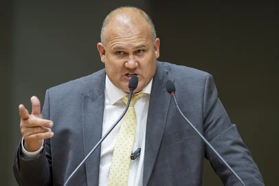 PORTO ALEGRE, RS, BRASIL, 02-04-2025, 10h00: Vereador Gilvani, O Gringo, do Republicanos, no plenário da Câmara Municipal de Porto Alegre. (Foto: Elson Sempé Pedroso/CMPA) <!-- NICAID(16008889) -->