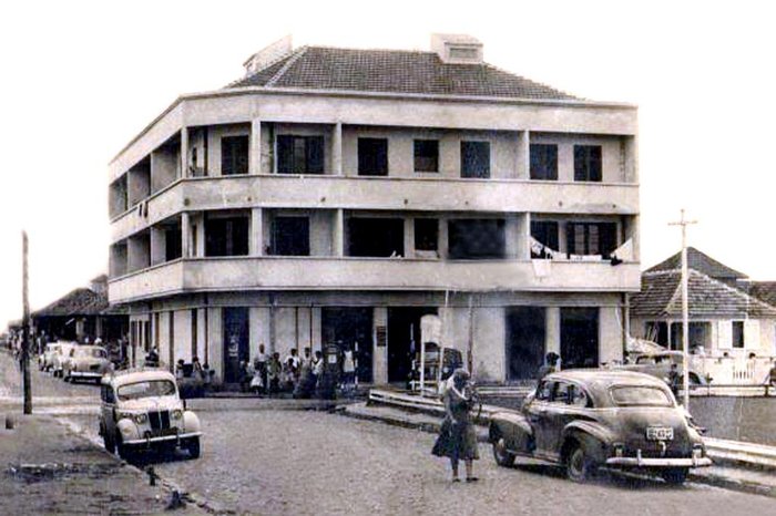 Prédio da Loja Longo, em Capão da Canoa, em foto de 1951