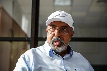 CAXIAS DO SUL, RS, BRASIL, 21/11/2025. Senador Paulo Paim faz visita ao jornal Pioneiro para abordar propostas sugeridas por ele, como o fim da escala 6X1 e o Projeto do Estatuto Federal dos Cães e Gatos. (Neimar De Cesero/Agência RBS)Indexador: Neimar De Cesero<!-- NICAID(16172194) -->