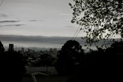 O que é uma nuvem prateleira, fenômeno que chamou atenção no céu de Passo Fundo<!-- NICAID(16139987) -->