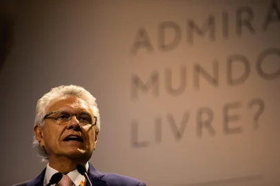 PORTO ALEGRE, RS, BRASIL, 05.04.2024: Painel de encerramento: “Recalculando a rota” com o governador de Goiás Ronaldo Caiado, no segundo dia do Fórum da Liberdade. Foto: Camila Hermes/Agencia RBS<!-- NICAID(15727346) -->