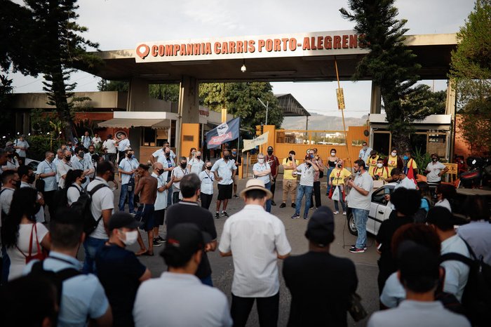Durante a tarde, nova deliberação foi realizada, na sede da companhia, confirmando a ideia de greve total a partir desta sexta