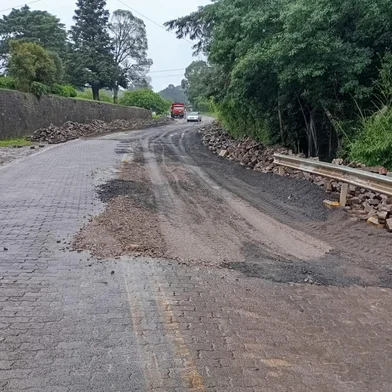 A partir de segunda-feira a rua volta a ser bloqueada para a retomada dos trabalhos<!-- NICAID(15909973) -->