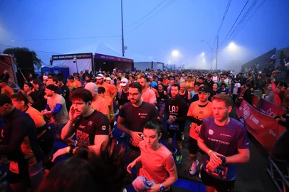Porto Alegre - Meia maratona de Porto Alegre -<!-- NICAID(16054734) -->