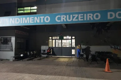 Postão da Cruzeiro fica fechado após tiroteio com morte em rua próxima na noite desta terça-feira. <!-- NICAID(15010681) -->