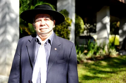 PORTO ALEGRE, RS, BRASIL 05/08/13 - Retrato de Bagre Fagundes para a revista do Diário Gaúcho(Foto: LÍVIA STUMPF / DIÁRIO GAÚCHO)<!-- NICAID(9643578) -->