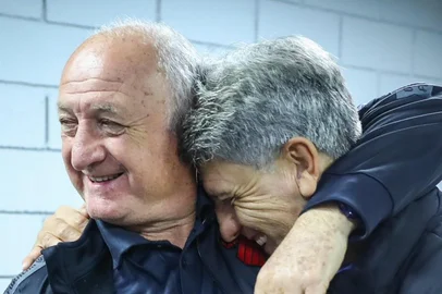 Lucas Uebel / Grêmio/Divulgação Encontro de Luiz Felipe Scolari, o Felipão, e Renato Portaluppi na Arena da Baixada antes de Athletico-PR x Grêmio<!-- NICAID(15440272) -->