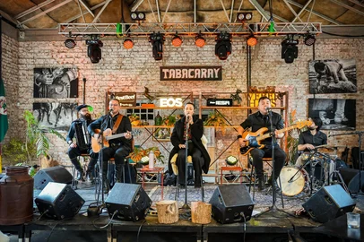 Grupo Mas Bah.<!-- NICAID(15973457) -->