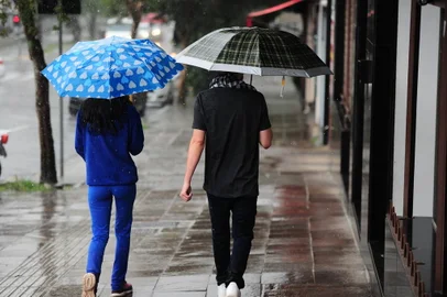 CAXIAS DO SUL, RS, BRASIL, 22/03/2019. Chuva na tarde de sexta-feira, em Caxias do Sul. (Porthus Junior/Agência RBS)<!-- NICAID(14007809) -->