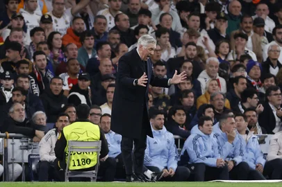 Real Madrid's Italian coach Carlo Ancelotti reacts during the UEFA Champions League quarter final second leg football match between Real Madrid CF and Arsenal at Santiago Bernabeu Stadium in Madrid on April 16, 2025. (Photo by OSCAR DEL POZO / AFP)<!-- NICAID(16018564) -->