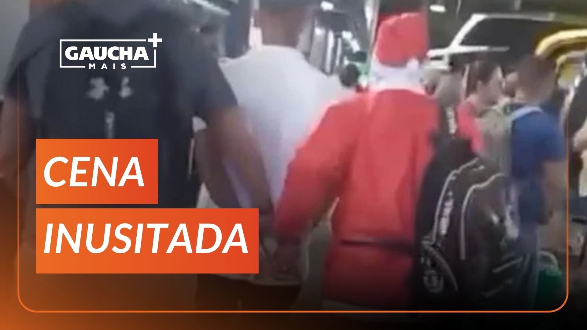 Ga&uacute;cha entrevista POLICIAL DISFAR&Ccedil;ADO de PAPAI NOEL que prendeu FORAGIDO na rodovi&aacute;ria