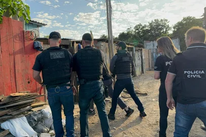 EM QUATRO CIDADES - Grupo suspeito de integrar facção liderada por Nego Jackson é alvo de operação da Polícia Civil<!-- NICAID(15934146) -->