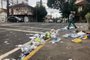 Segunda-feira amanheceu com muito lixo nas ruas Pedro Tomasi, Plácido de Castro e 13 de Maio. Uma equipe da varrição da Codeca recolheu os resíduos.<!-- NICAID(15354425) -->