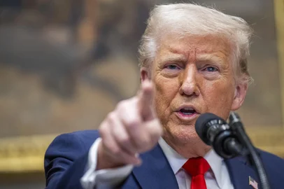 US President Trump makes an investment announcementUS President Donald Trump speaks in the Roosevelt Room of the White House in Washington, DC, on March 3, 2025. (Photo by ROBERTO SCHMIDT / AFP)Editoria: POLLocal: WashingtonIndexador: ROBERTO SCHMIDTSecao: energy and resourceFonte: AFPFotógrafo: STF<!-- NICAID(15988351) -->