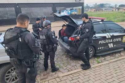 Polícia Civil<!-- NICAID(16362514) -->