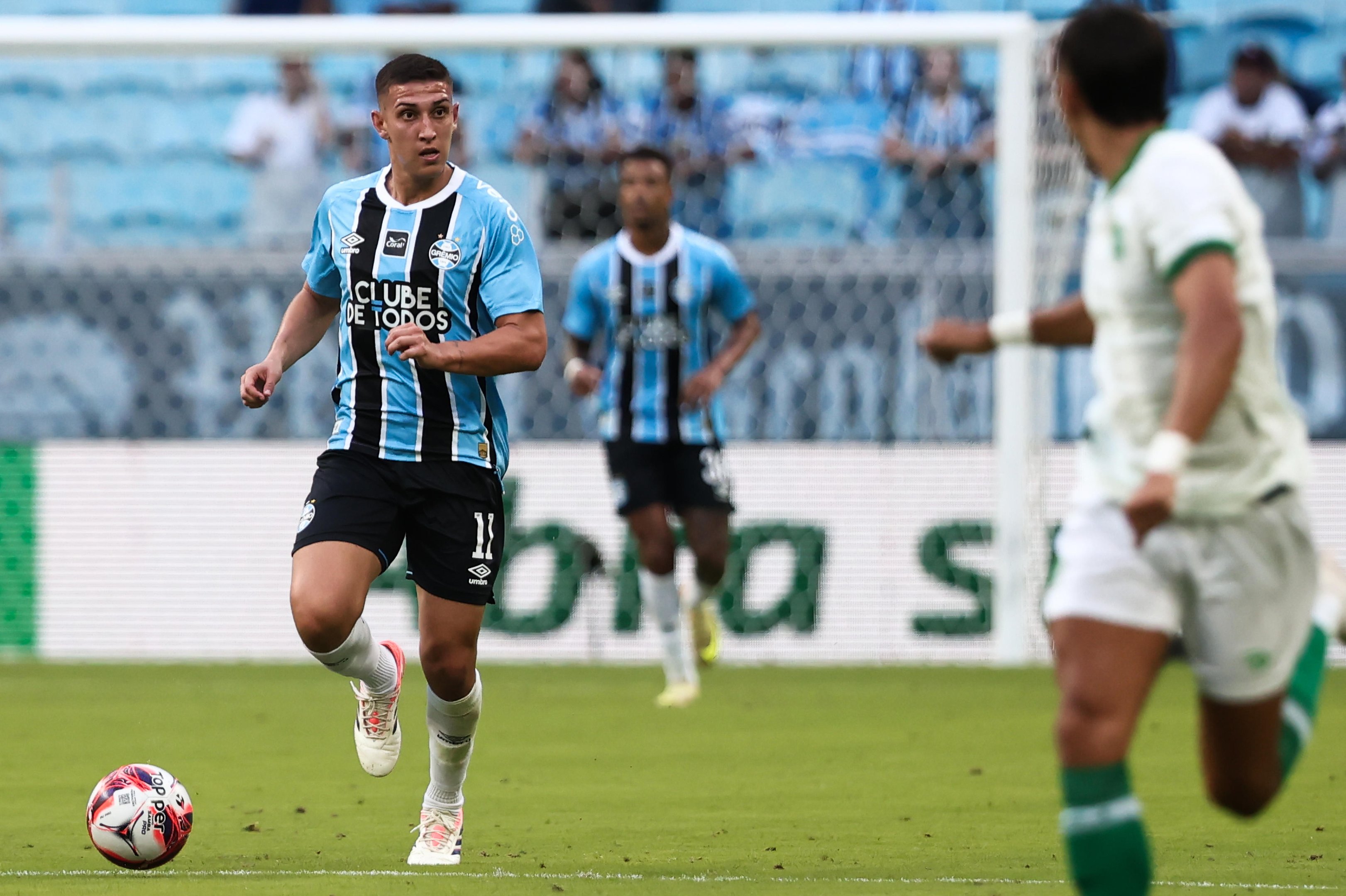 Novidade sobre a busca do novo meia do Gr&ecirc;mio