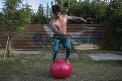 21.07.2021 - Jogos Olímpicos Tóquio 2020 - Surfe. Treino fisico da equipe masculina e feminina de Surfe na base brasileira de Tsurigazaki. Gabriel Medina durante treino físico. Foto de Júlio César Guimarães/COB.Indexador: JÃºlio CÃ©sar GuimarÃ£es/COB<!-- NICAID(14843485) -->
