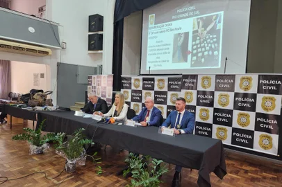 Quadrilha é presa por assaltos a residências de luxo em Porto Alegre. Foto: Leticia Mendes / Agencia RBS<!-- NICAID(15735194) -->