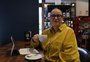 Cultura do café ganha espaço em Porto Alegre e estabelecimentos viram "segunda casa" de clientes