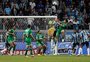 Zagueiro do Grêmio não tem fratura, mas vira dúvida para o jogo contra o Cruzeiro