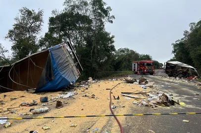 Pamela Gutkoski / Grupo Sepé Imagens do acidente em Santa Rosa com dois óbitos.<!-- NICAID(16306528) -->
