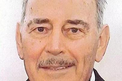 Antônio Maiorino Tibolla Antônio Maiorino Tibolla faleceu em 9 de maio, aos 88 anos, na Comunidade de São Francisco, interior de Otávio Rocha, município de Flores da Cunha, na Serra Gaúcha, em decorrência de insuficiência respiratória aguda. <!-- NICAID(16043521) -->