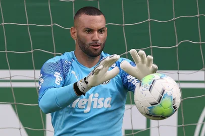 Cesar Greco / palmeiras/divulgação O goleiro Weverton, da SE Palmeiras, durante treinamento, na Academia de Futebol. (Foto: Cesar Greco)Indexador: Cesar Greco<!-- NICAID(14668602) -->
