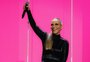 Ivete Sangalo recebe homenagem na Times Square e pede doações ao RS