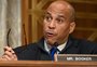 Senador democrata bate recorde com discurso de mais de 24 horas contra Trump