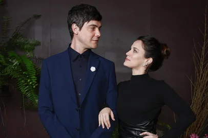 Êta Mundo Melhor: Sergio Guizé (Candinho) e Bianca Bin (Maria)<!-- NICAID(16063664) -->