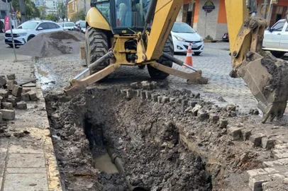 Rompimento de rede de água afeta abastecimento em bairros de Caxias. Problema ocorreu na Avenida Rossetti. Situação deve ser normalizada durante a tarde deste sábado (12)<!-- NICAID(15508723) -->