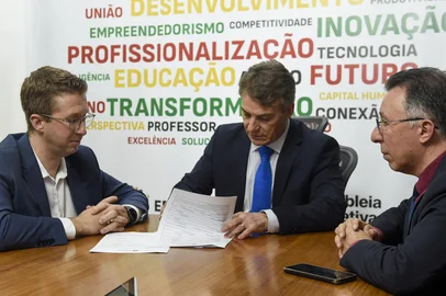 Assembleia Legislativa, Movimento Rio Grande Contra a Fome e Secretaria Estadual de Assistência Social assinaram plano de trabalho da aplicação do recurso de R$ 20 milhões destinado, no final do ano passado, pelo Parlamento gaúcho para o combate à fome<!-- NICAID(15479783) -->