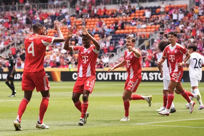 CINCINNATI, OHIO - JUNE 15: Jonathan Tah #4 celebrates with Kingsley Coman #11 of FC Bayern Munchen after Coman scored the team's first goal during the FIFA Club World Cup 2025 group C match between FC Bayern München and Auckland City FC at TQL Stadium on June 15, 2025 in Cincinnati, Ohio.   Dylan Buell/Getty Images/AFP (Photo by Dylan Buell / GETTY IMAGES NORTH AMERICA / Getty Images via AFP)<!-- NICAID(16060005) -->