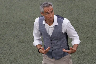 Poland's Portuguese coach Paulo Sousa reacts during the UEFA EURO 2020 Group E football match between Sweden and Poland at Saint Petersburg Stadium in Saint Petersburg on June 23, 2021. (Photo by MAXIM SHEMETOV / POOL / AFP)Editoria: SPOLocal: Saint PetersburgIndexador: MAXIM SHEMETOVSecao: soccerFonte: POOLFotógrafo: STR<!-- NICAID(14976519) -->