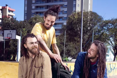Grupo caxiense de reggael, Por Natureza se apresenta no Ccubo Multipalco, em Caxias do Sul, no próximo sábado (07/10). O show marca o retorno aos palcos, depois de sete anos de pausa.<!-- NICAID(15558013) -->