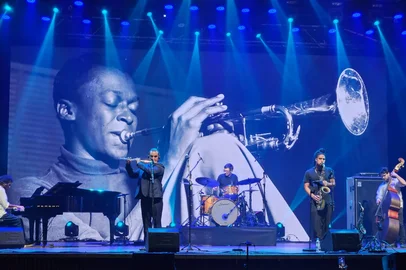 Vai rolar na semana que vem o show do grupo porto-alegrense Kula Jazz em Caxias do Sul. Os caras sobem a Serra para lançar as músicas do novo disco "Oxobi", disponível nas plataformas digitais e também em CD e vinil. O show está marcado para o dia 8 de abril, às 20h, no Teatro Pedro Parenti (Casa da Cultura). Ingressos à venda pelo site Sympla.<!-- NICAID(16006731) -->