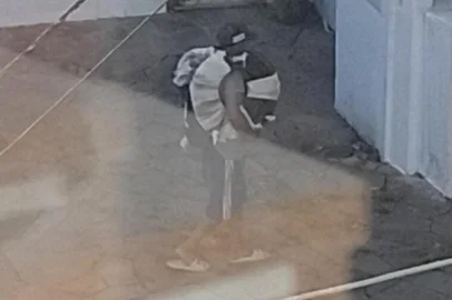 Homens são presos tentando furtar prédio em Porto Alegre<!-- NICAID(15072943) -->