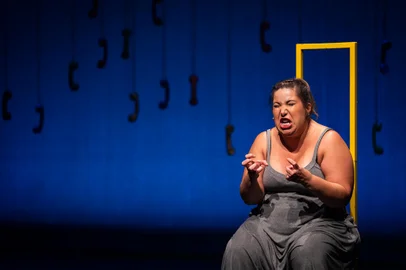 Mariana Xavier vem a Caxias neste final de semana pra apresentar a comédia "Antes do Ano Que Vem", com texto de Gustavo Pinheiro e direção de Ana Paula Bouzas e Lázaro Ramos.A peça será encenada em duas sessões. No ábado às 20h e domingo às 18h, no Teatro Murialdo (Rua Flores da Cunha, 1740 - Caxias).<!-- NICAID(15368375) -->